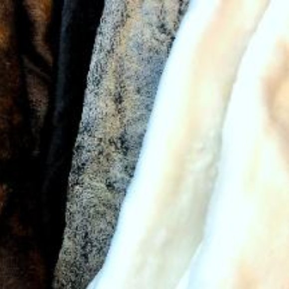 Luxury Ivory Plush Faux Fur Off White - Picture 5 of 5